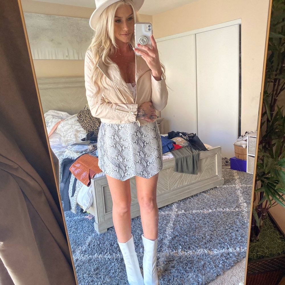 Snakeskin skort
